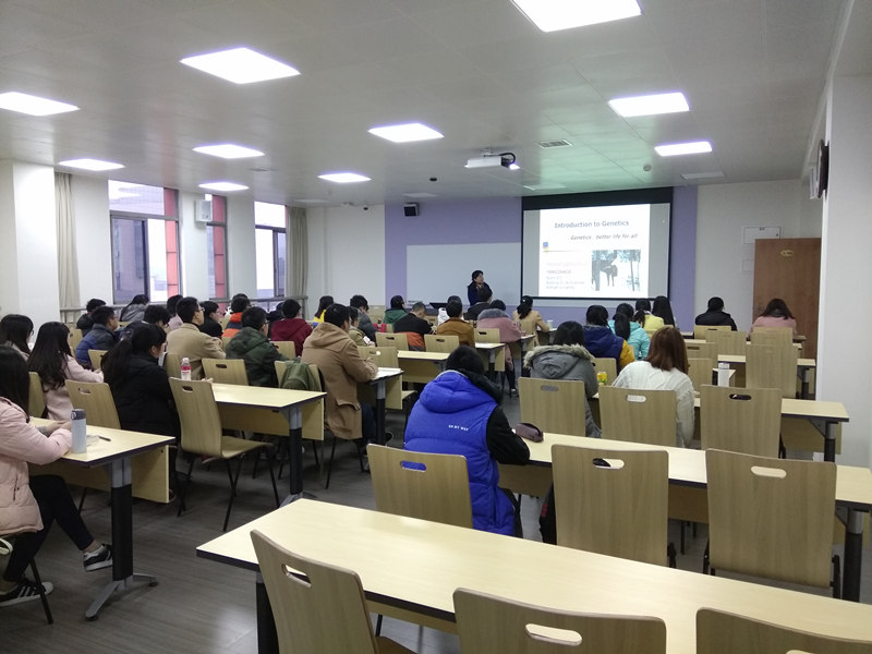 学院师生专注上课_副本.jpg 学院师生专注上课_副本.jpg